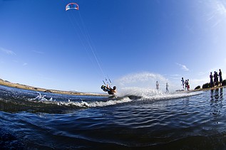 Kitesurfen lernen, Kiteschule