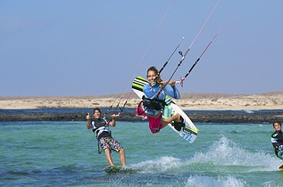 Kitesurfen lernen, Kiteschule